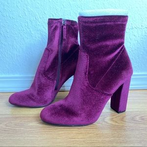 NWT Steve Madden velour booties 7.5M